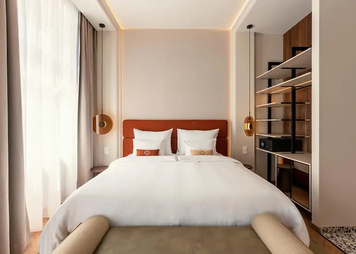 Lovis Hotel