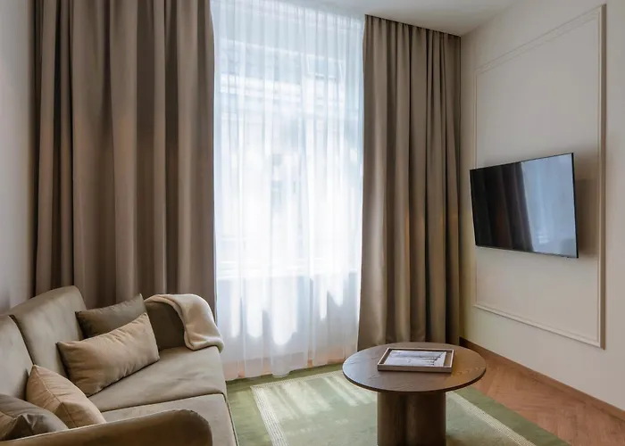 Lovis Hotel