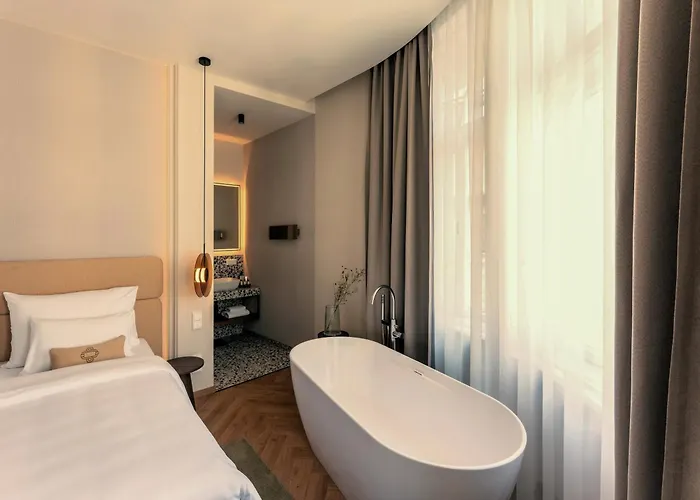 Hotel Lovis 4*