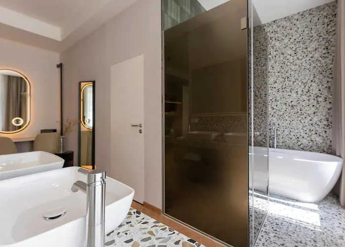 Lovis Hotel 4*